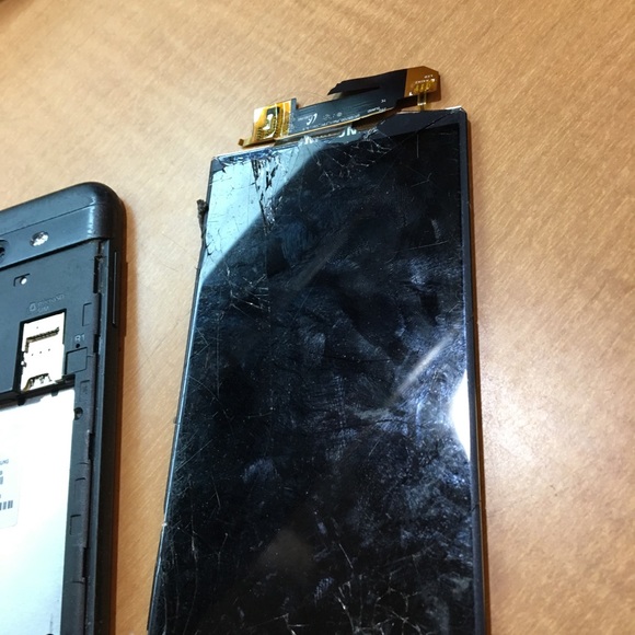 Broken Samsung - Picture 8 of 8